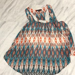 Patterned tank